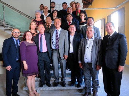 Diretores Gerais empossados posam para fotos com o novo Reitor do IFRN. Foto: ASCE/IFRN