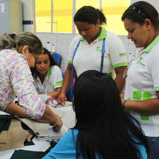 #52346 Novas integrantes do Programa Mulheres Mil têm aulas práticas de "Corte e Costura"