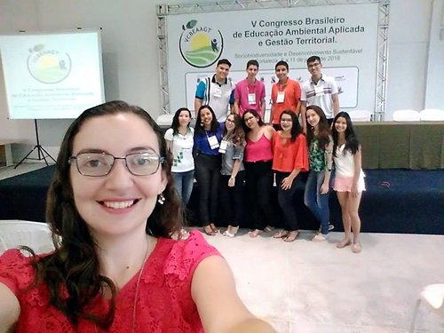 Profª Drª Marisa Ribeiro, acompanhando os alunos no Congresso