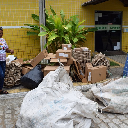 #5358 Campus doa 800 quilos de papel e papelão para associação de catadores Acrevi