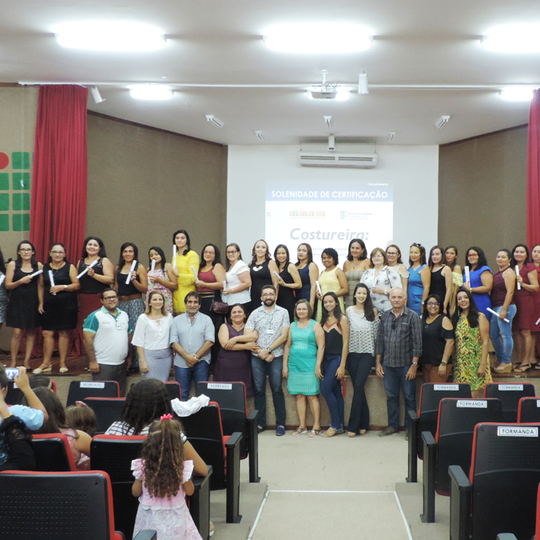 #53590 Mulheres do Alto Oeste potiguar comemoram conclusão do curso de Costureira