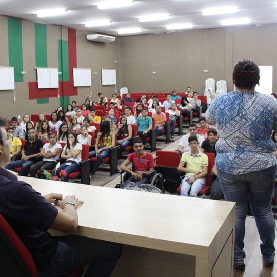 #54118 Diretora Geral promove boas-vindas e diálogo com os novos alunos