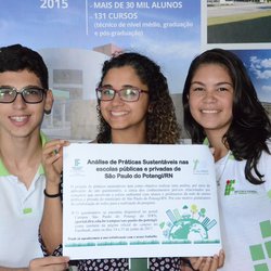 #54556 Estudantes aplicam questionário para análise sobre conhecimentos ambientais