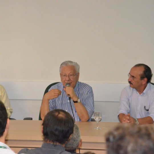 #54953 DOUTOR EM FÍSICA, LUIZ PINGUELLI ROSA LOTA AUDITÓRIO EM AULA INAUGURAL.