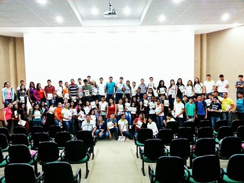 Primeiros estudantes do IFRN-SPP posam para foto histórica