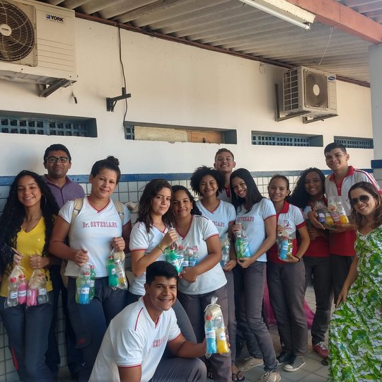 #55390 Projeto capacita grupos sobre descarte correto do óleo de cozinha 