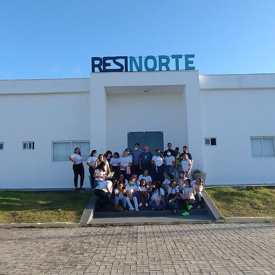 #55462 Alunas participam de visita técnica à fábrica de tintas