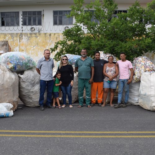 Registro da entrega de resíduos sólidos pelo Campus Verde à ASCAMAREM