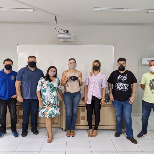 #5934 Comitê Local de combate a Covid-19 realiza ação de boas vindas e entrega de máscaras no novo retorno a presencialidade
