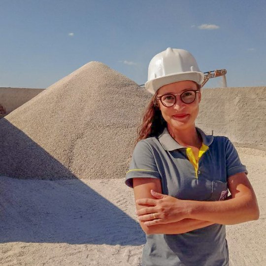 #6995 Ex-aluna do Curso Técnico em Mineração é contratada por mineradora da cidade