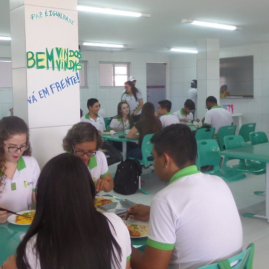 #7175 Retorno às aulas é marcado pelo início do programa de alimentação e entrega do refeitório
