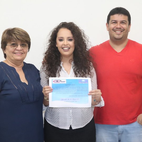 #7345 Aluna da Licenciatura em Física do Campus JC tem trabalho premiado pela Sociedade Brasileira de Física