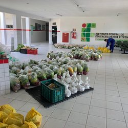 #7787 Coordenação de Atividades Estudantis (COAES) faz primeira entrega de kits alimentação