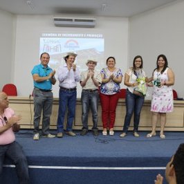 #8695 ALUNA DO CAMPUS JOÃO CÂMARA RECEBE PRÊMIO NO X CONGIC