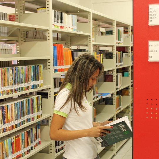 #8749 Biblioteca divulga regras de utilização do seu acervo
