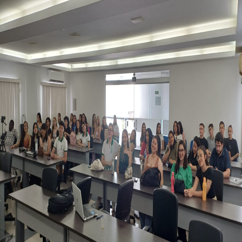 Estudantes do IFRN Campus Santa Cruz apresentando trabalhos científicos no SENGE-PB (Sindicato dos Engenheiros da Paraíba)
