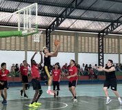 Basquete [foto de Nivaldo Fonseca]