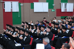 Solenidade conferiu grau a 21 formandos entre os cursos de Análise e Desenvolvimento de Sistemas (tecnologia) e de Química (licenciatura).