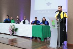 Professor Emanuel Neto Alves de Oliveira, Diretor Geral do Campus Pau dos Ferros, durante o seu discurso.