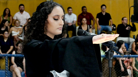 Formanda Camile Ferreira, durante o juramento protocolar.
