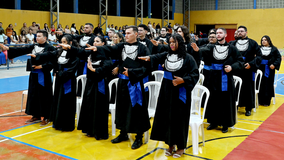 Formandos durante o juramento protocolar.