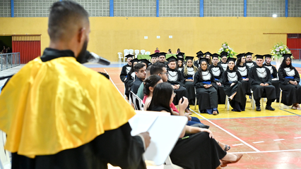 Diretor Geral do Campus, e presidente da Sessão Solene, durante o discurso.
