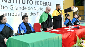 Presidente da Sessão Solene durante a outorga do grau.