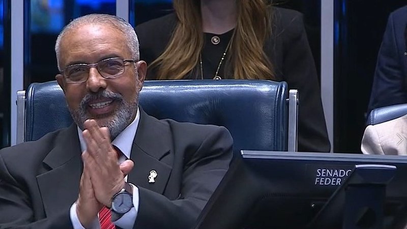 Senador Paulo Paim presidiu a Mesa