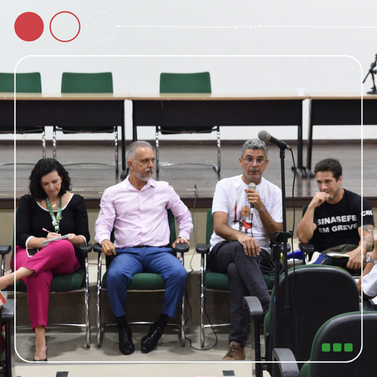 Reunião de comissão de greve com gestão
