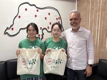 Da esquerda para direita: Yishio Zhang, Qin Zhang e profº José Arnóbio. Imagem: João Eduardo