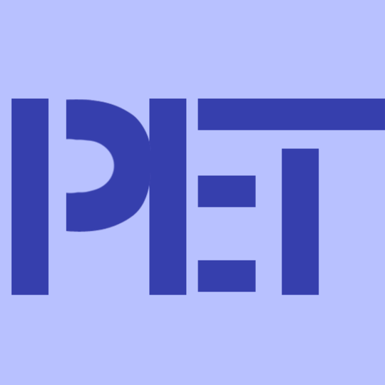 Logomarca para ilustrar matéria do site, com o nome PET, na cor azul, e o fundo azul claro