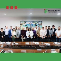 Ao crentro, Prefeita Nilda Cruz representando a Prefeitura Municipal e demais instituições como Força Aérea Brasileira, FIERN, SEBRAE/RN, Instituto Metrópole Digital, UFRN, UFERSA, entre outras.