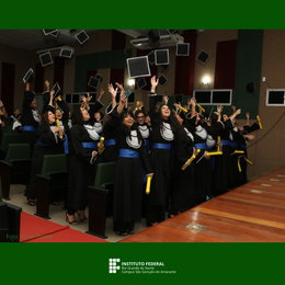 Formatura Integrado 2022 - jogando capelos