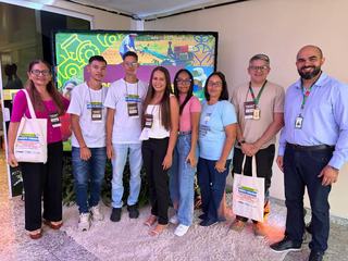 Grupo de discentes e professsores participantes do evento