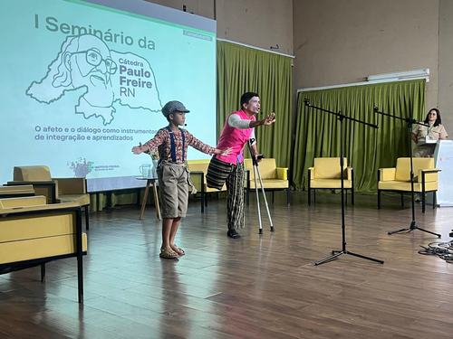 Perfomance do poema “Não”, realizada por Charles Sales e Benjamin Sales. Imagem: João Eduardo