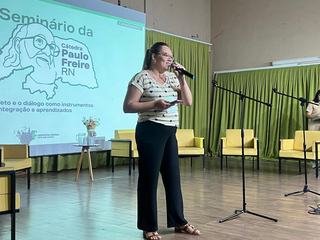 A assistente social e poetisa Angélica Moreira. Imagem: João Eduardo