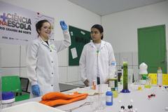 Projeto de extensão Pequenos Ciêntistas: Participação na Escola Municipal Lourdes Mota