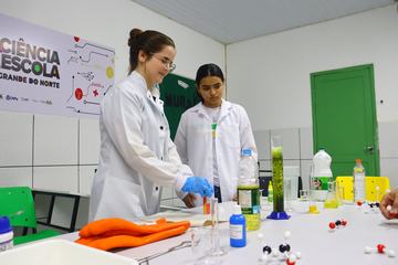 Projeto de Extensão Pequenos Ciêntistas