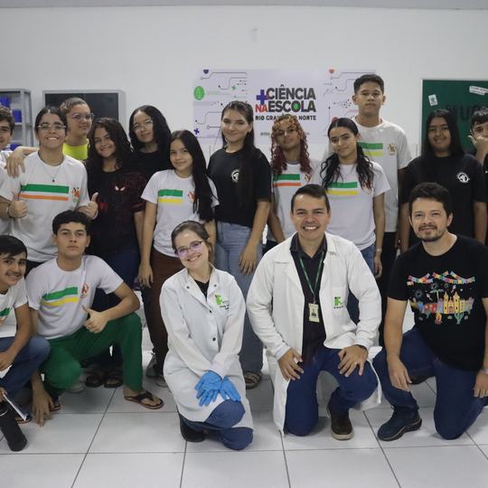 Projeto de Extensão Pequenos Ciêntistas: Escola Lourdes Mota