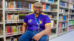 Caio Targino na biblioteca