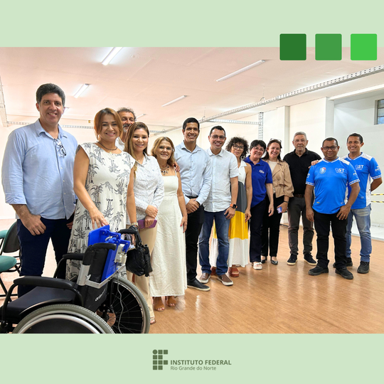 Instituto apresenta equipamento de costura para Pessoas com Deficiência em reunião com representantes do setor têxtil