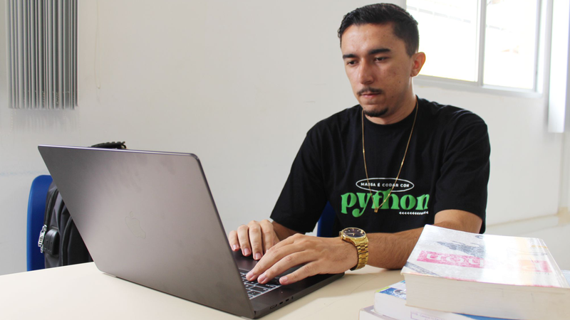 Matheus Bento verticalizou no IFRN. Cursou o integrado em Informática e, em seguida, graduação em Análise e Desenvolvimento de Sistemas (ADS). Foto: Marcilio França