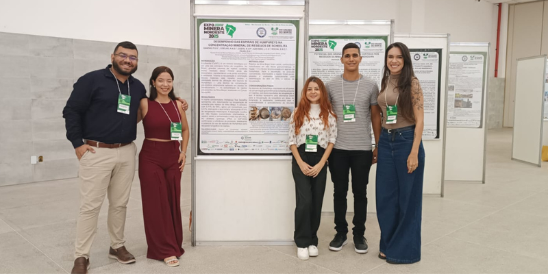 Parte da equipe do CT Mineral na Expo Minera 2025
