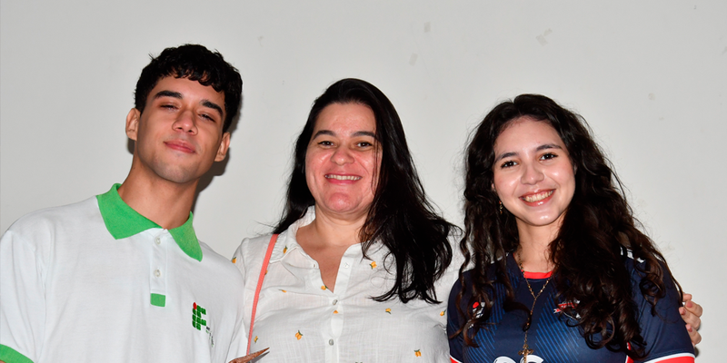 Hemerson, Julianny e Danielly (Foto: Lucas Mateus)