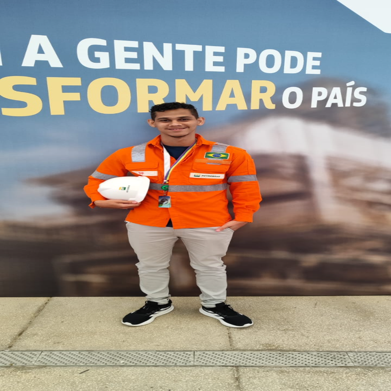 Assumiu o cargo de Manutenção – Caldeiraria na Petrobras, na unidade de Paulínia (SP)