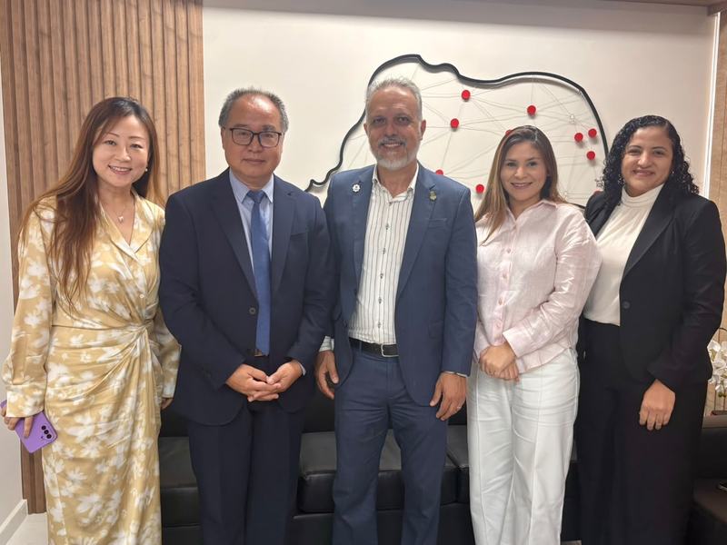 Assistente de língua chinesa Nan Qi; professor Diao Xungang; professor José Arnóbio; professora Francinaide Nascimento; professora Girlene Moura;