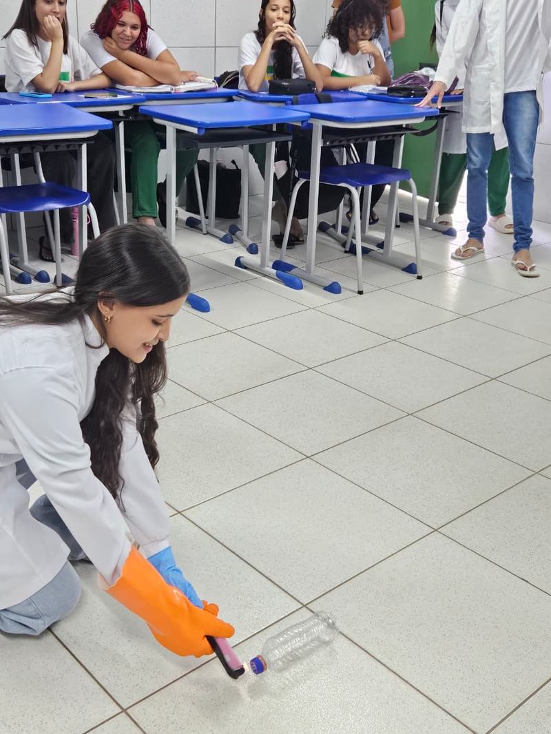 Projeto de extensão Pequenos Ciêntistas: Participação na Escola Municipal Francisco Targino