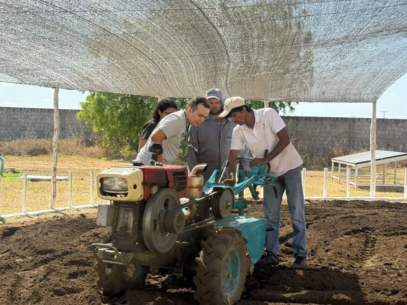 OFICINA - Uso de pequenas máquinas chinesas na agricultura familiar