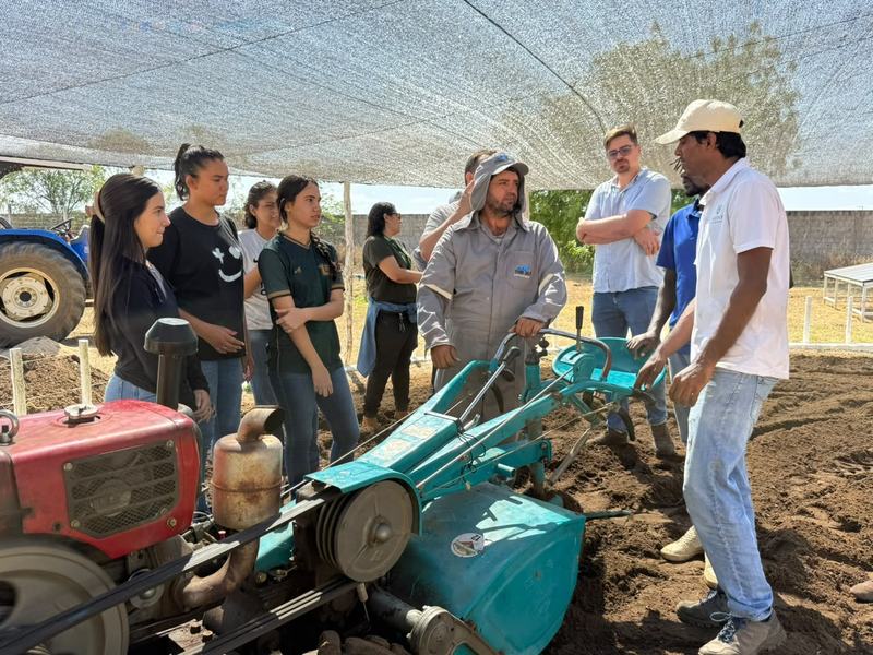 OFICINA - Uso de pequenas máquinas chinesas na agricultura familiar