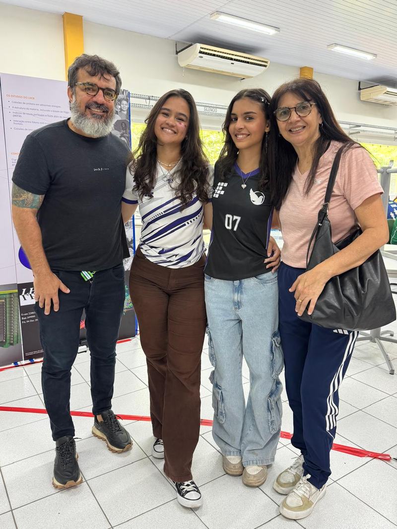 Everaldo e Iracyara com alunos
